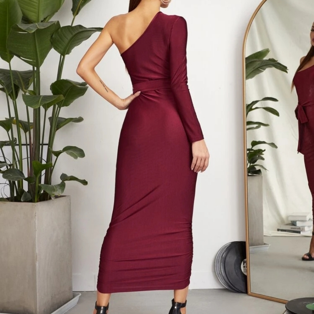 One shoulder belted bodycon dress